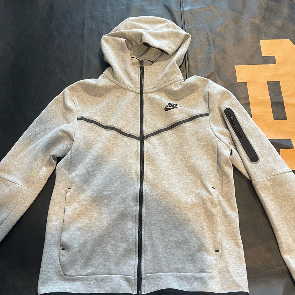 Nike tech jacket men’s grey size medium!